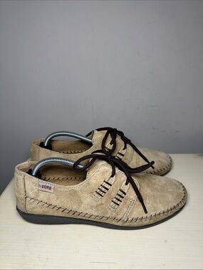 Zune Captain Women's Beige Suede leather Moccasin Lace-Up Flats